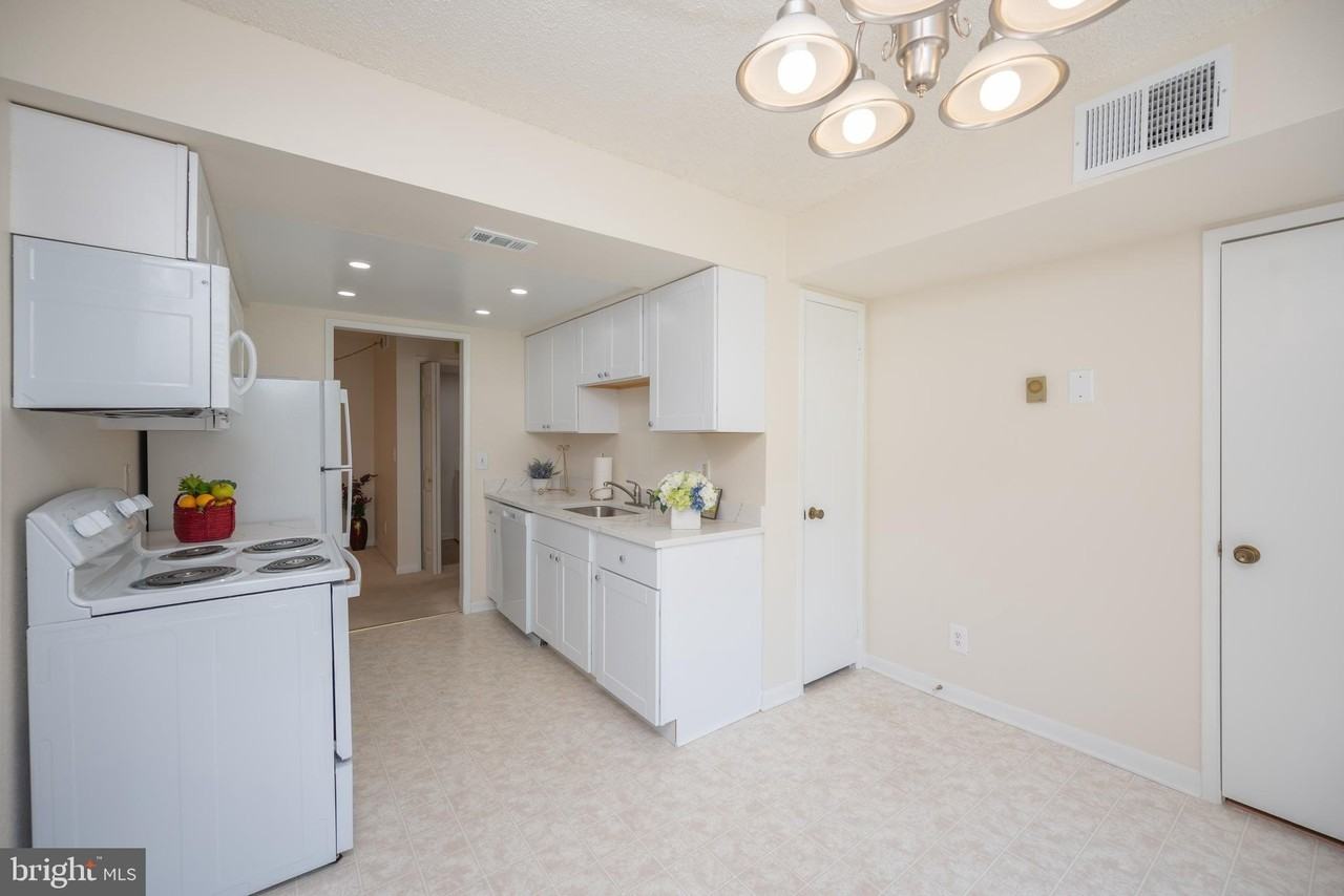 15301 Beaverbrook Ct #89-1B - Photo 7 of 22