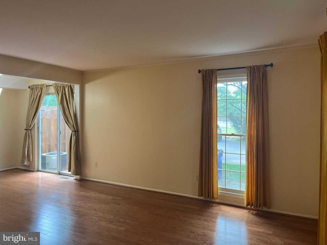 39 Triple Crown Ct - Photo 4 of 12