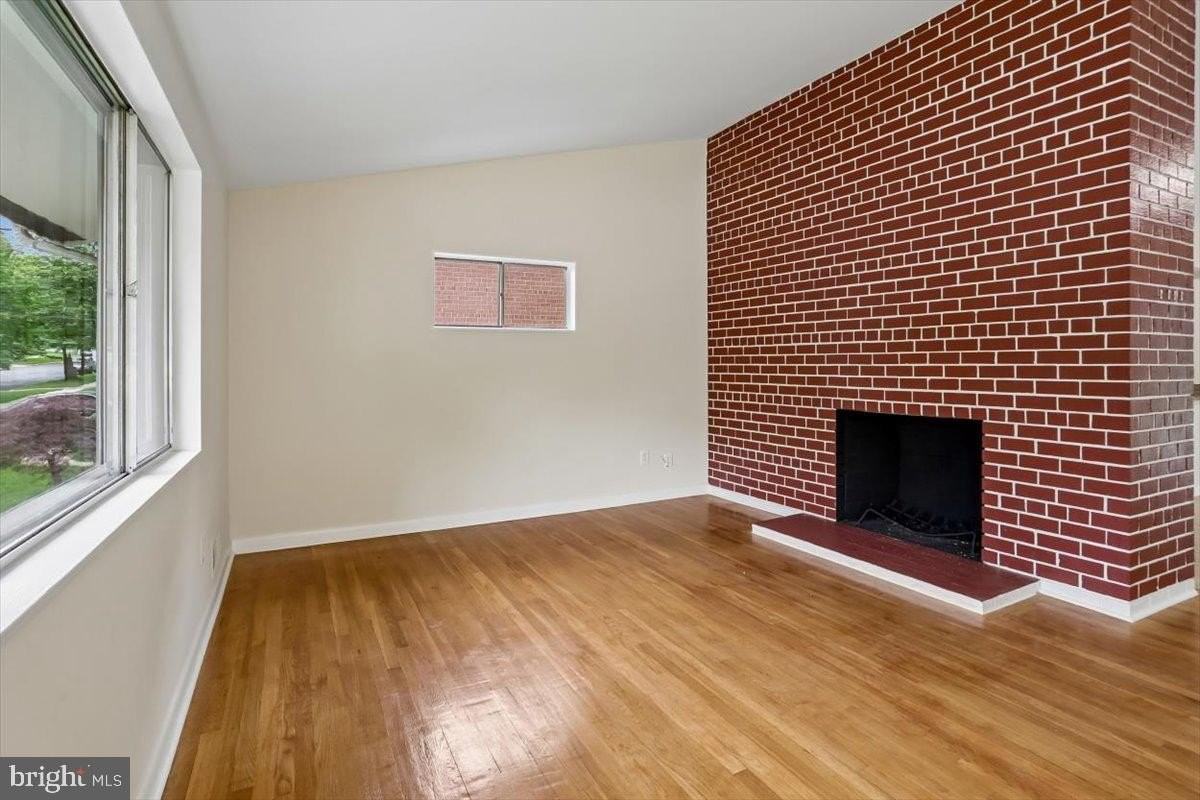 901 Kenbrook Dr - Photo 2 of 45