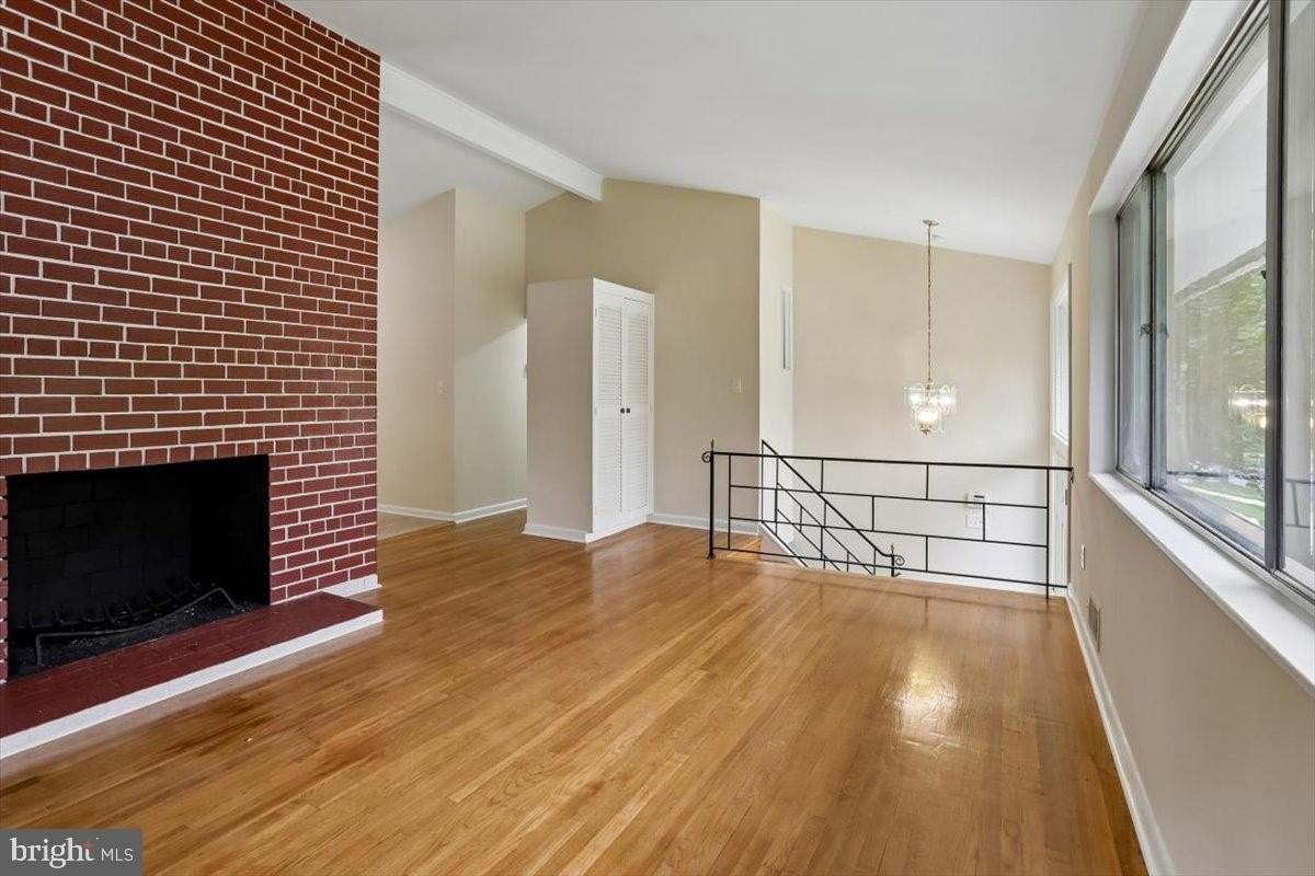 901 Kenbrook Dr - Photo 4 of 45