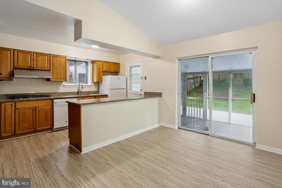 901 Kenbrook Dr - Photo 6 of 45