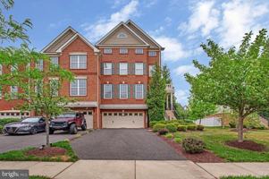 featured image of 4512 Grazing Way