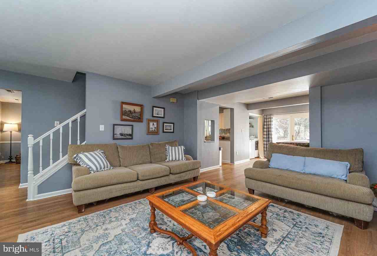 211 Queen Anne Rd - Photo 5 of 33