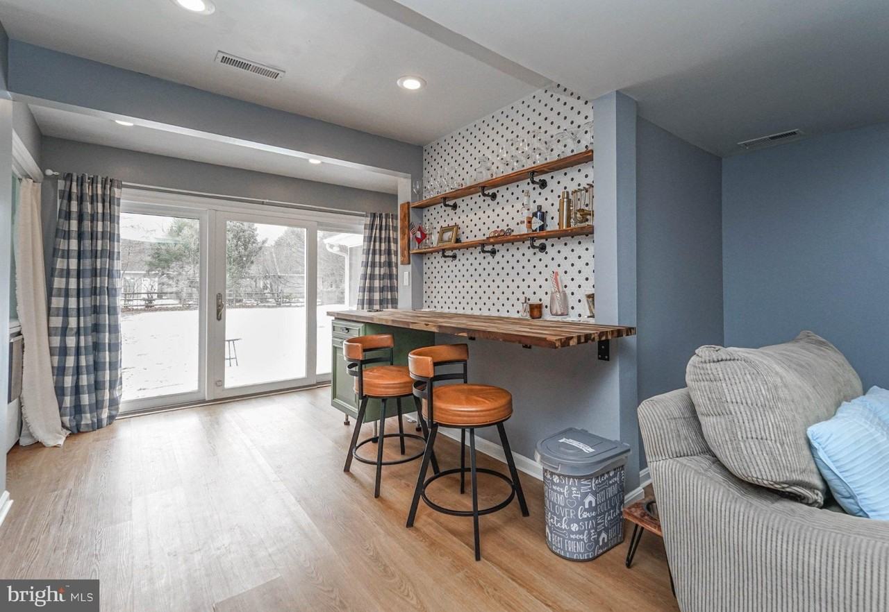 211 Queen Anne Rd - Photo 6 of 33