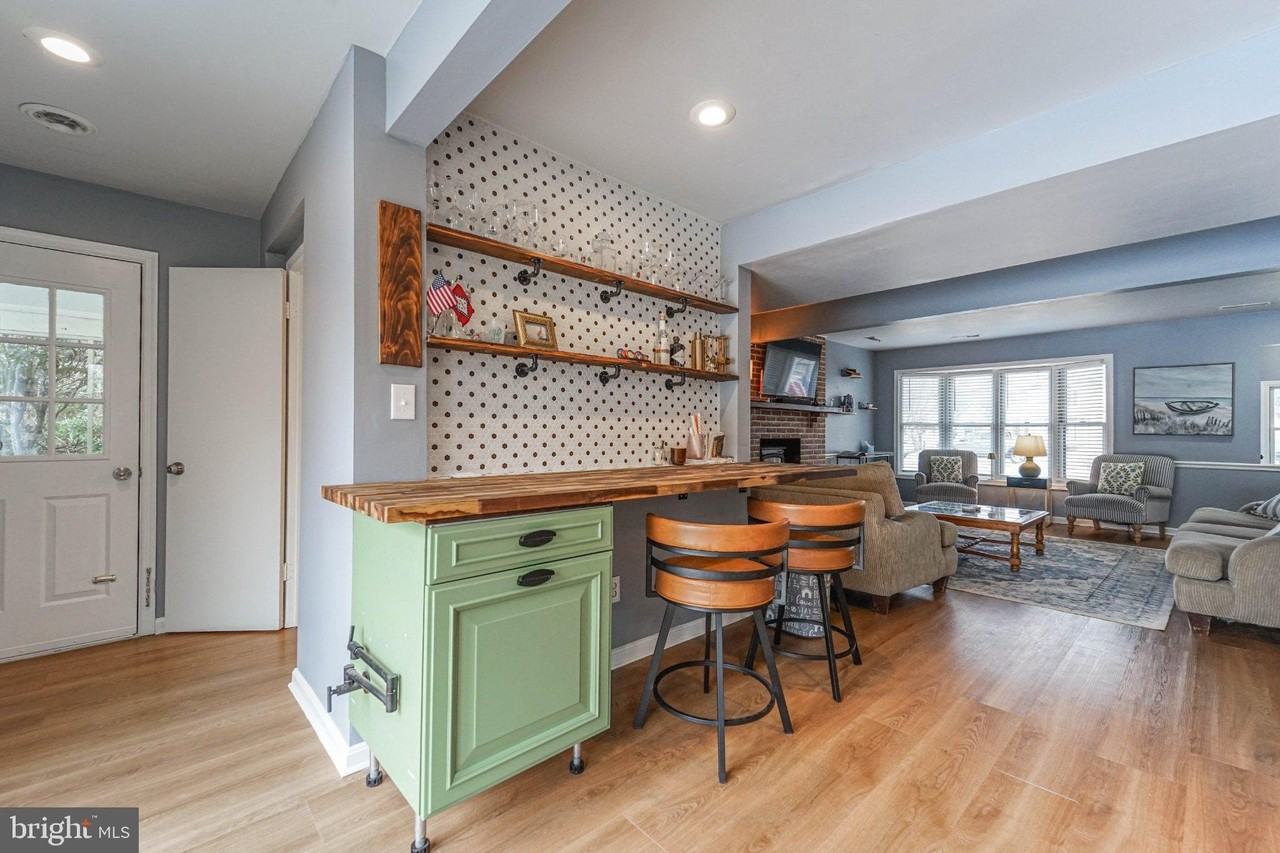 211 Queen Anne Rd - Photo 7 of 33