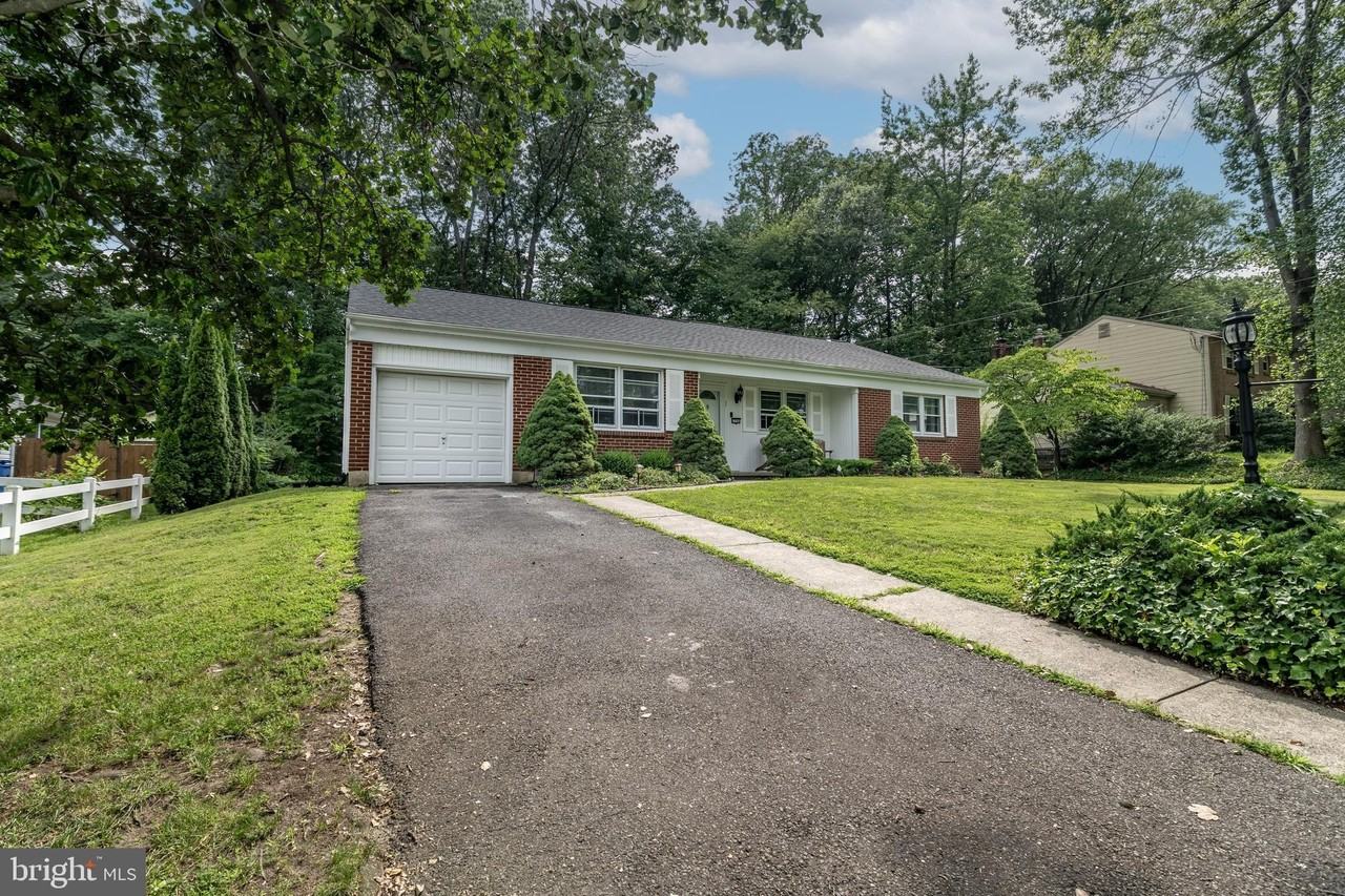 1744 Lark Ln - Photo 2 of 45