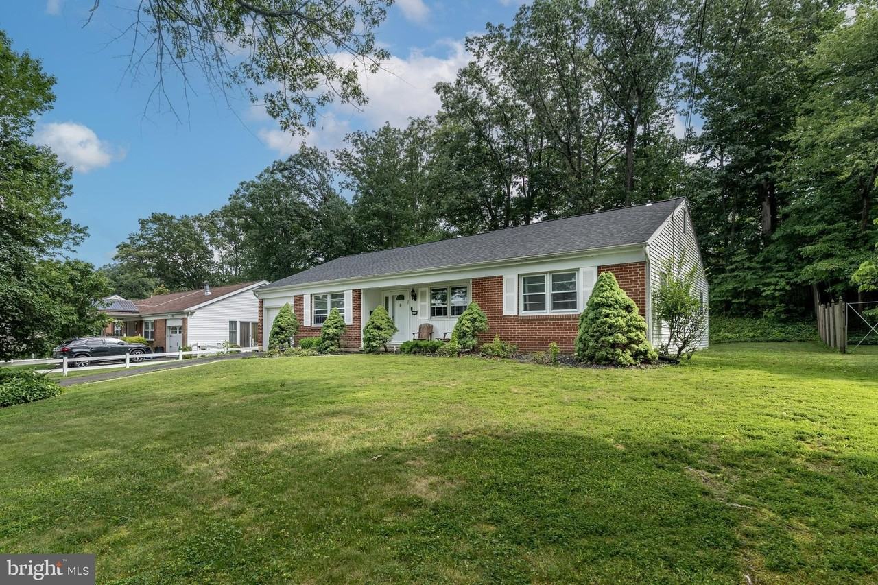 1744 Lark Ln - Photo 3 of 45