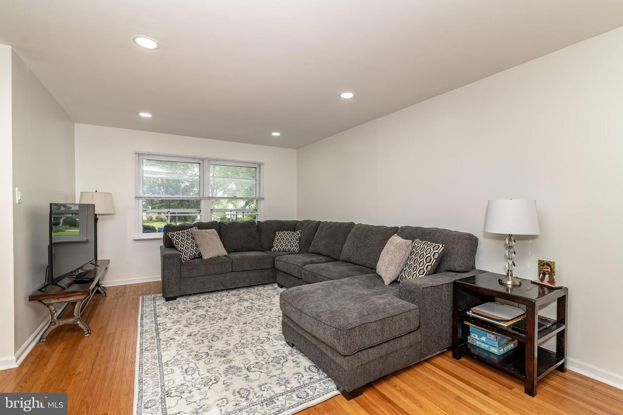 1744 Lark Ln - Photo 6 of 45