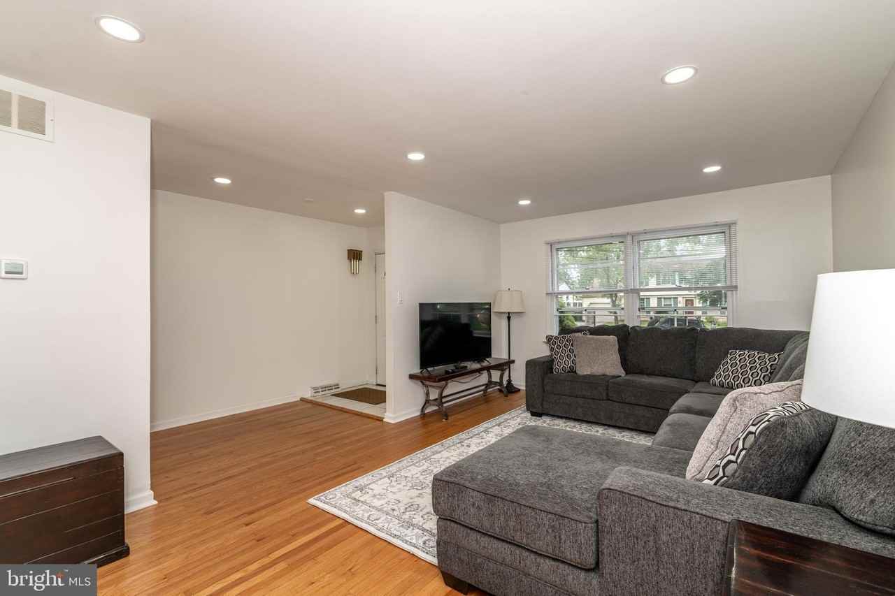 1744 Lark Ln - Photo 7 of 45