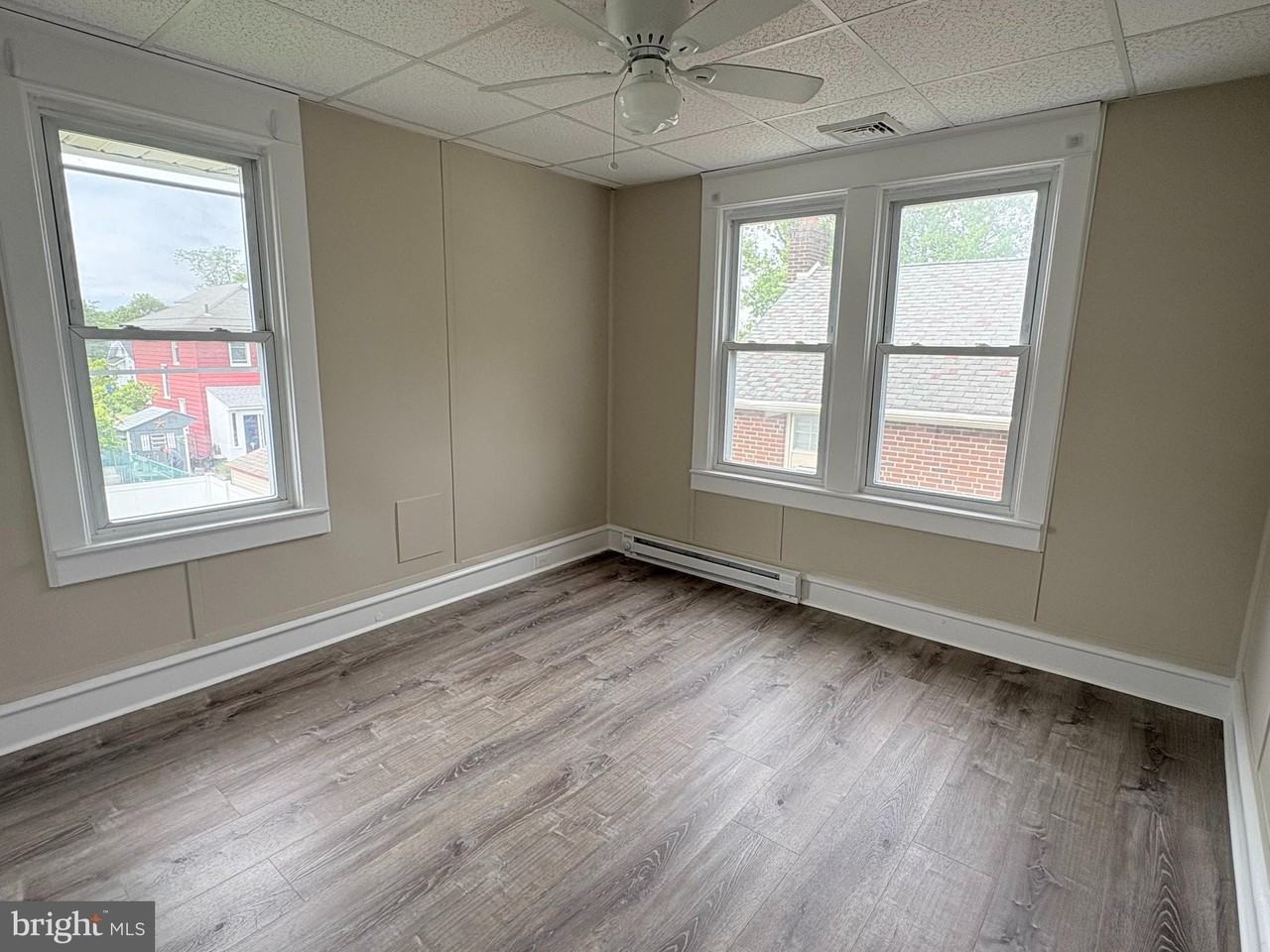1535 Gross Ave - Photo 2 of 14
