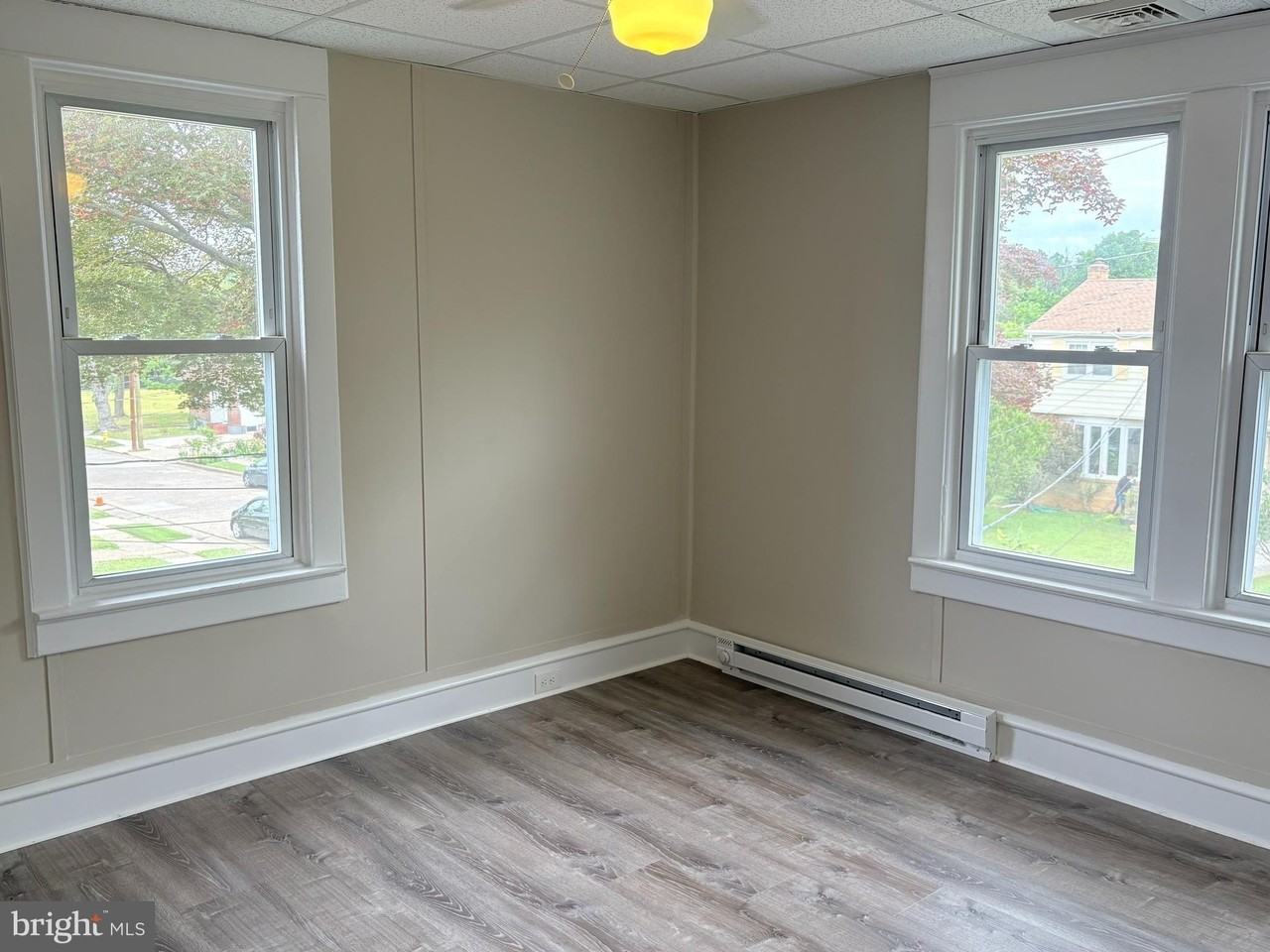 1535 Gross Ave - Photo 3 of 14