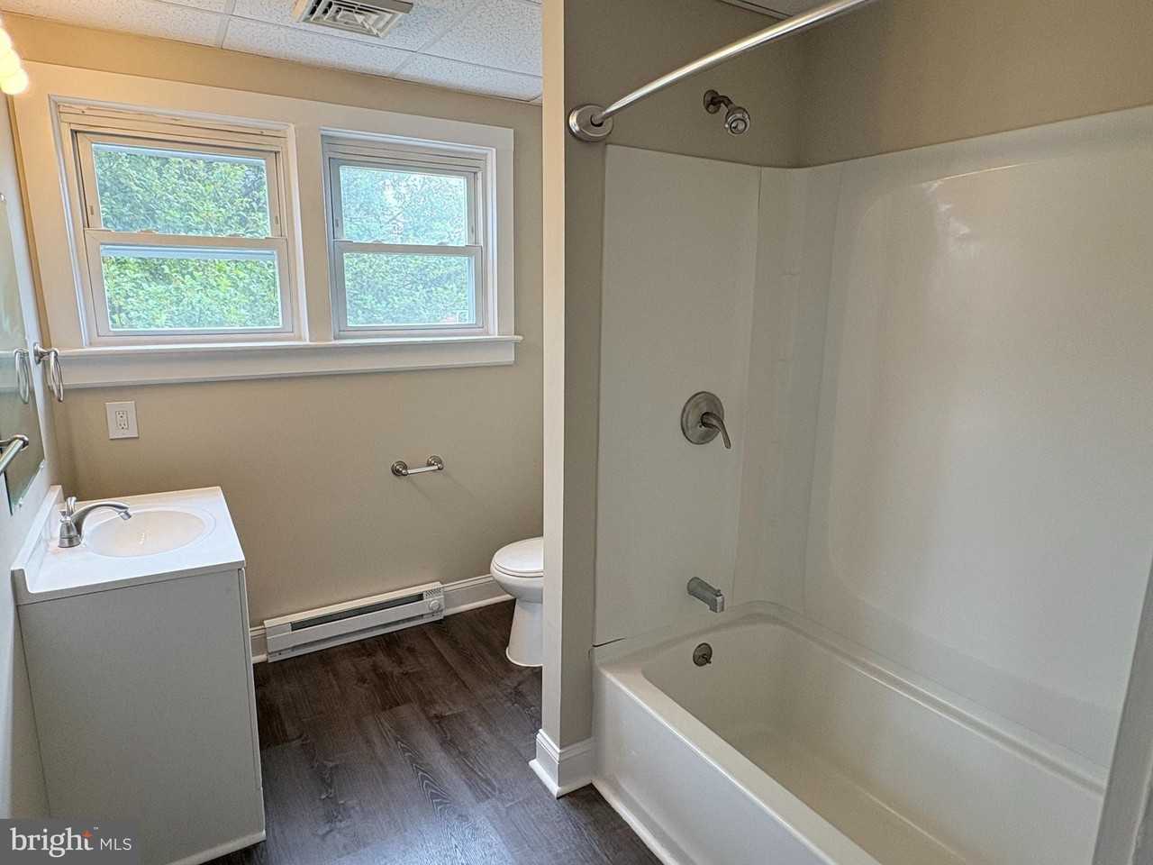 1535 Gross Ave - Photo 5 of 14