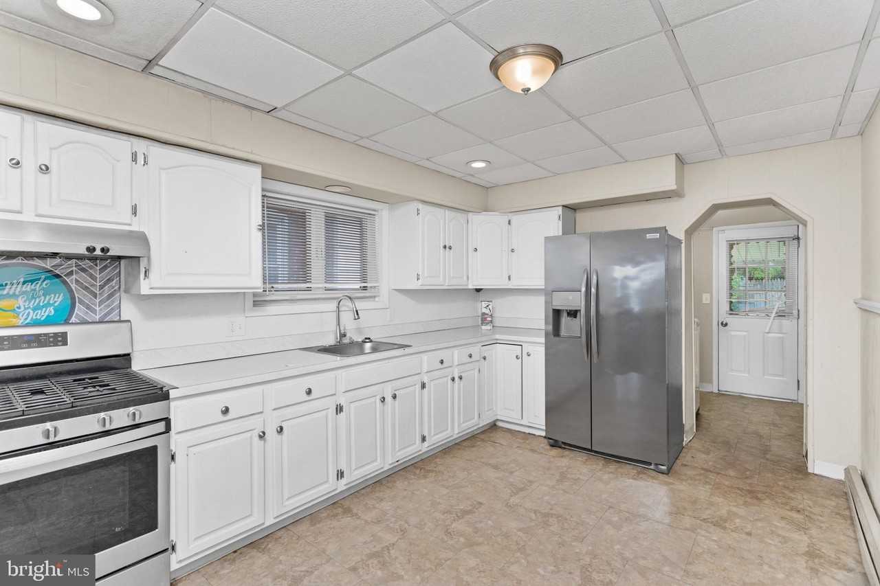 244 Jersey St - Photo 7 of 26