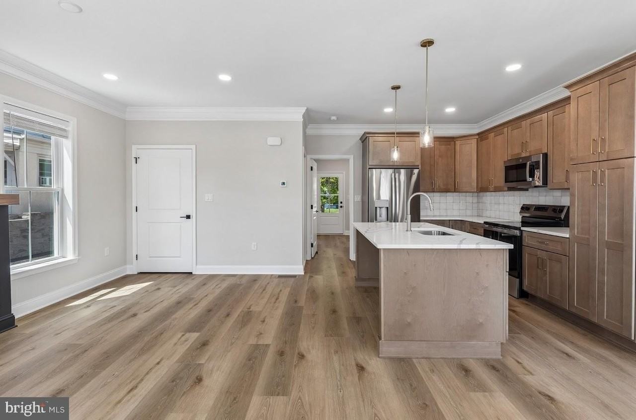 21 Christman St - Photo 2 of 31