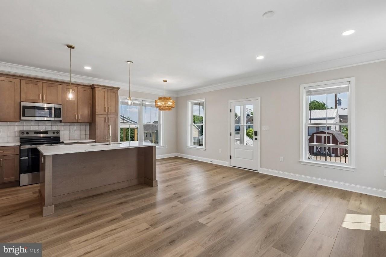 21 Christman St - Photo 5 of 31