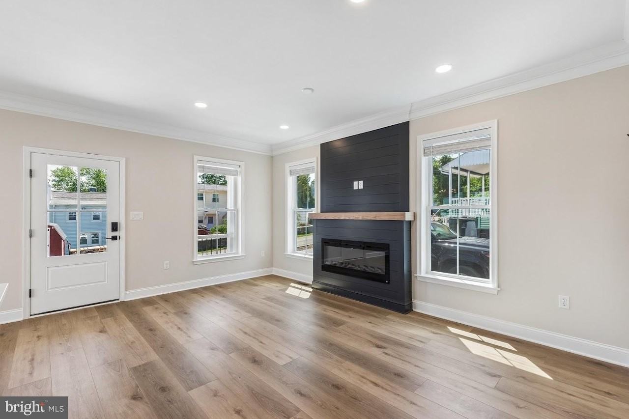 21 Christman St - Photo 6 of 31