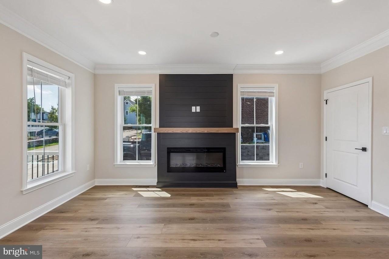 21 Christman St - Photo 7 of 31