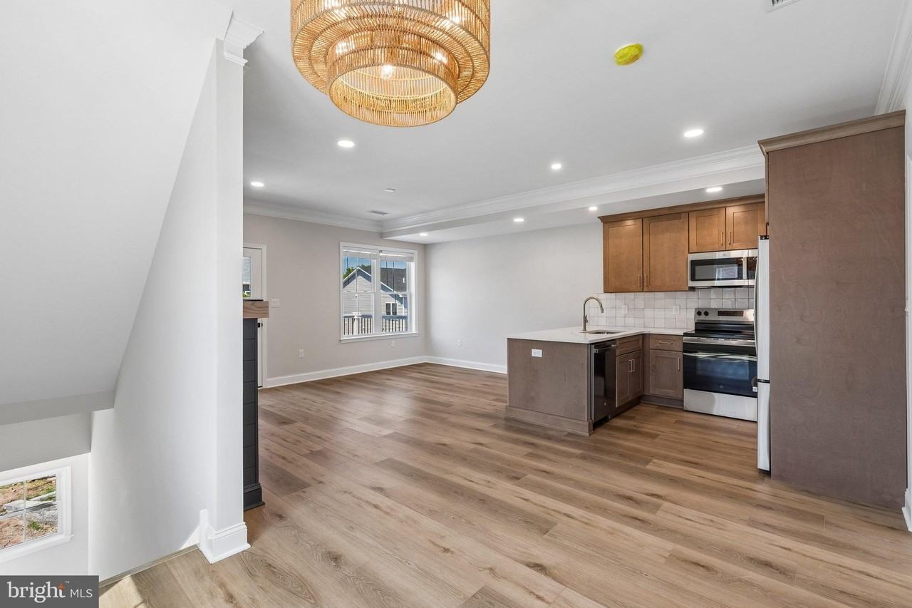 23 Christman St - Photo 2 of 35