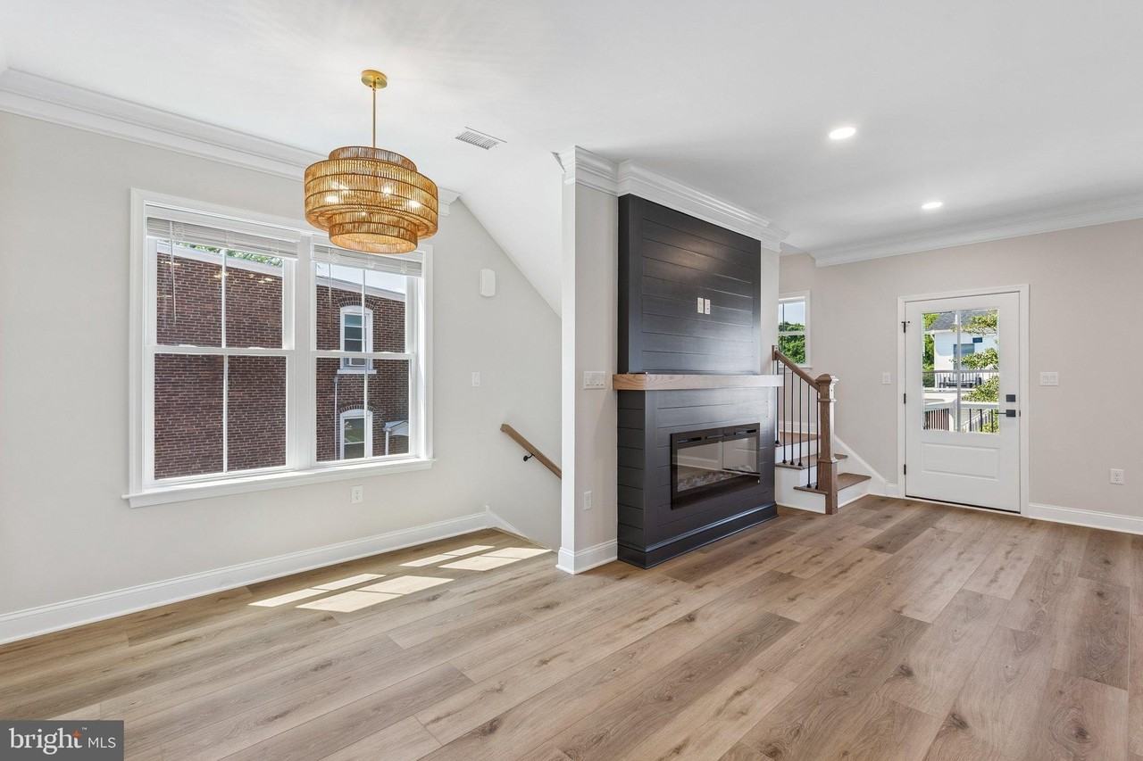 23 Christman St - Photo 3 of 35