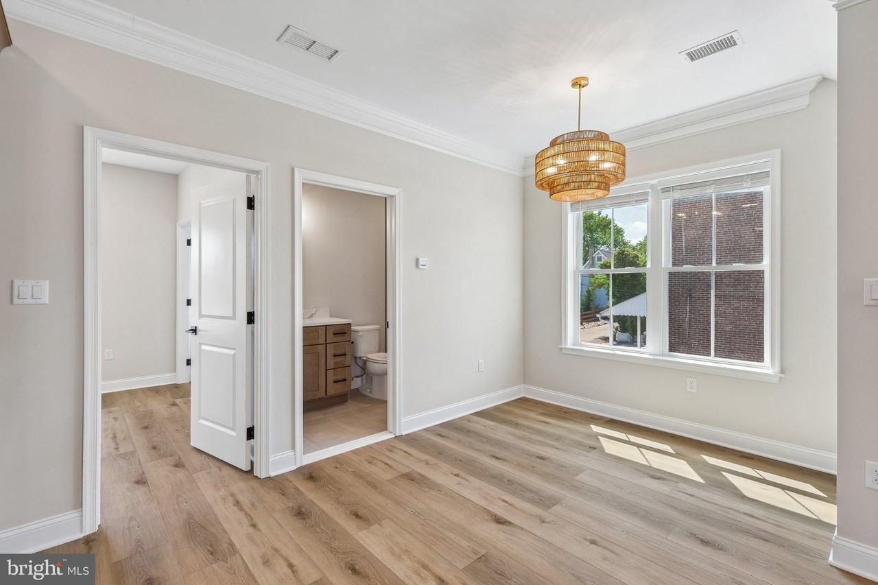23 Christman St - Photo 4 of 35