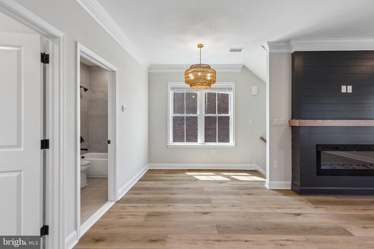 23 Christman St - Photo 5 of 35