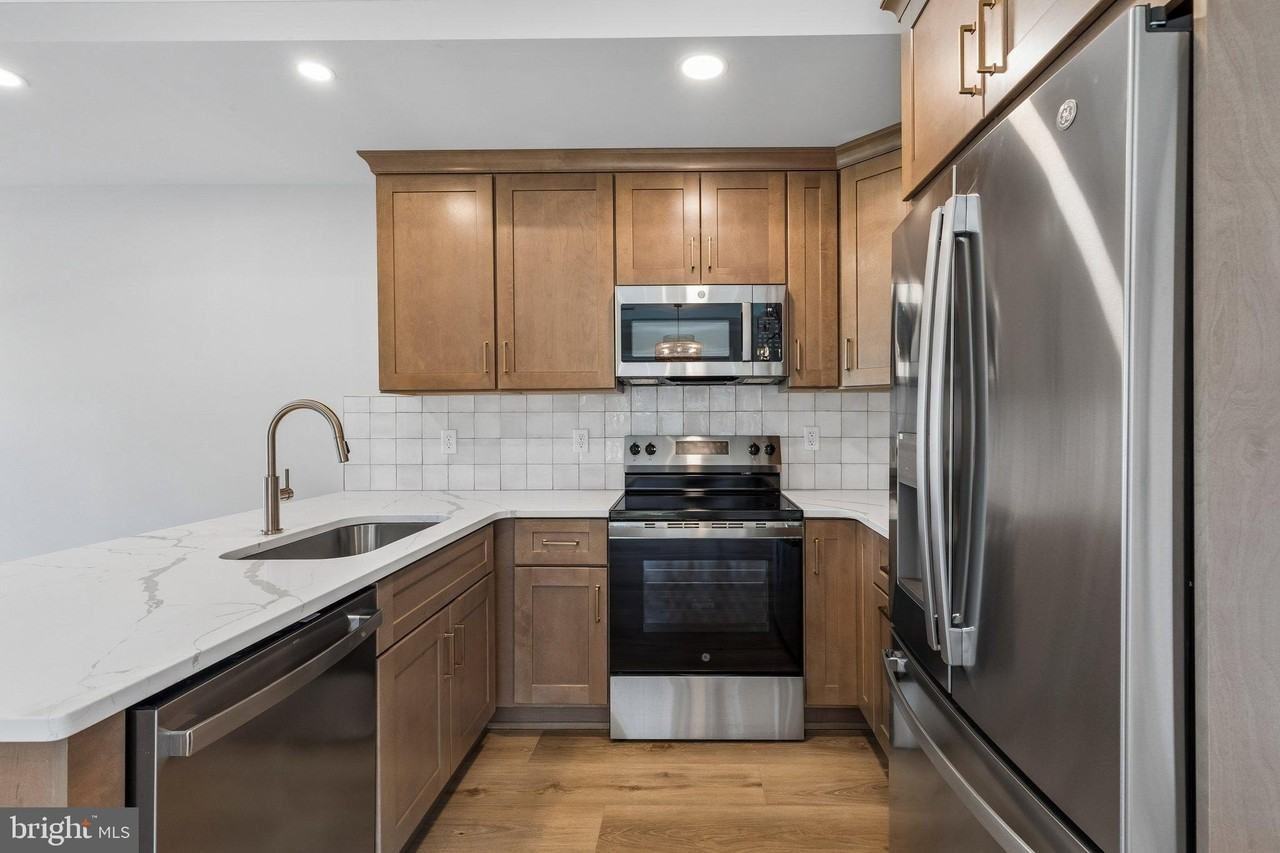 23 Christman St - Photo 7 of 35