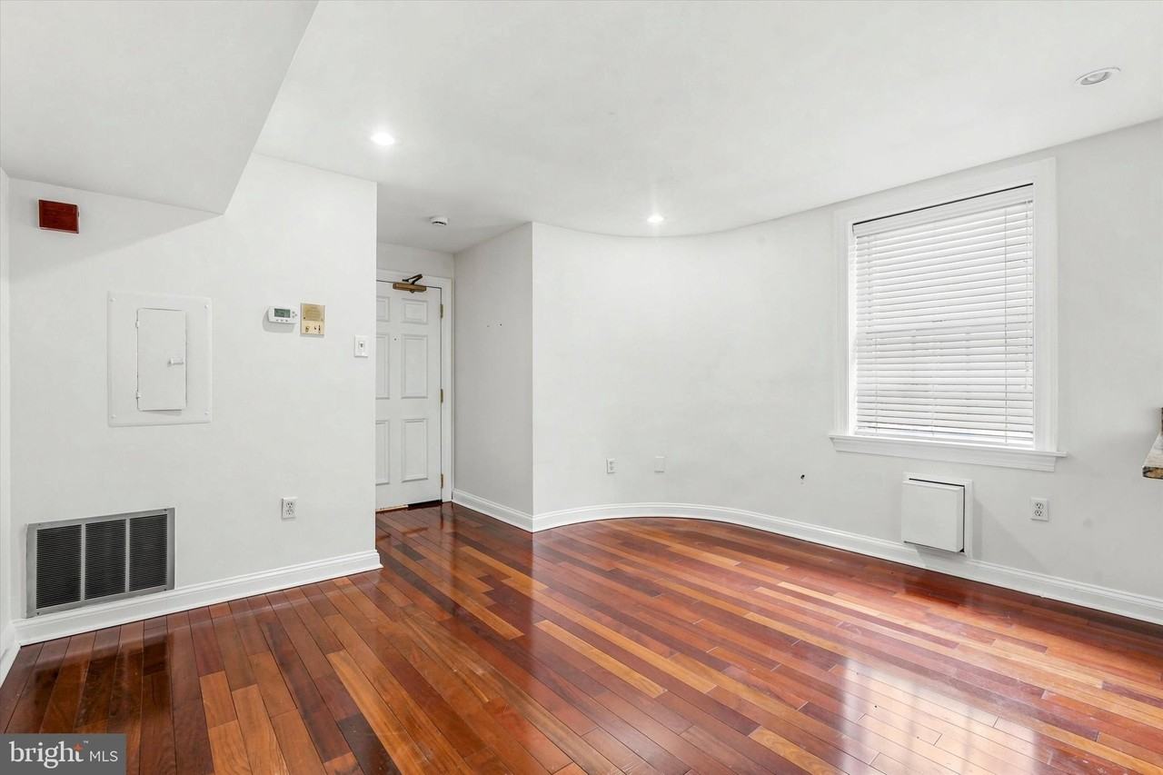 238 S 8th St #3 - Photo 4 of 15