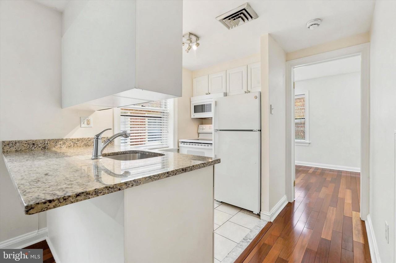 238 S 8th St #3 - Photo 6 of 15