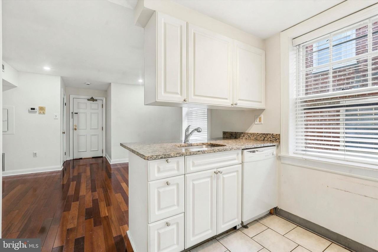 238 S 8th St #3 - Photo 7 of 15