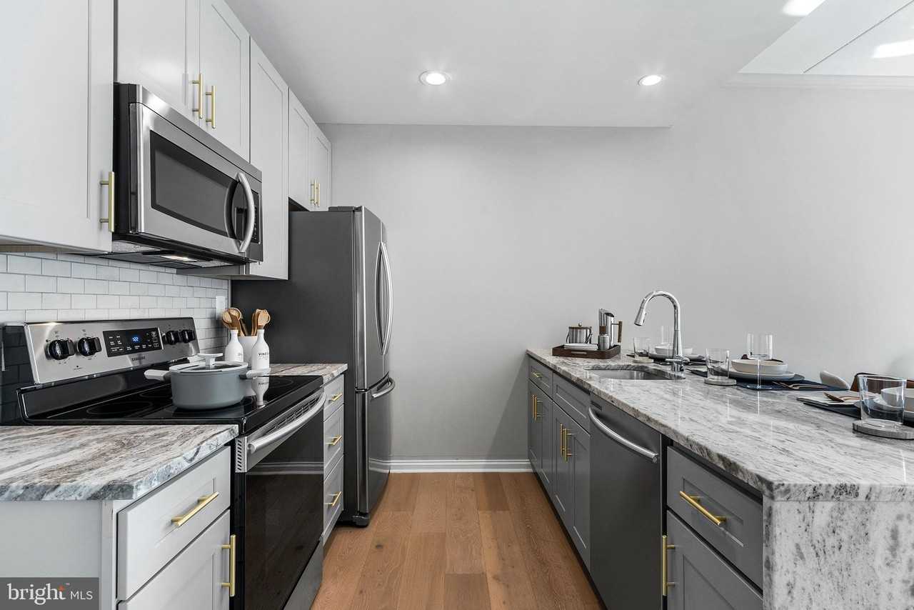60 N 23rd St #2404 - Photo 2 of 31