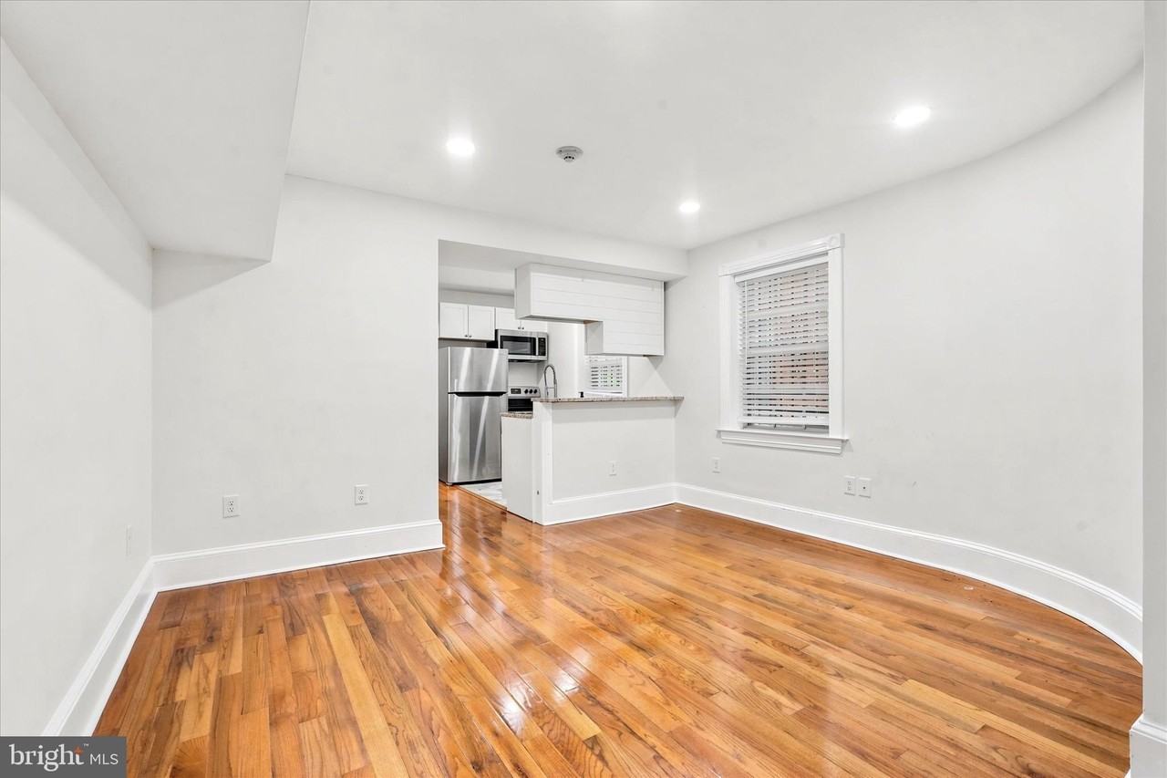 244 S 8th St #R - Photo 3 of 15