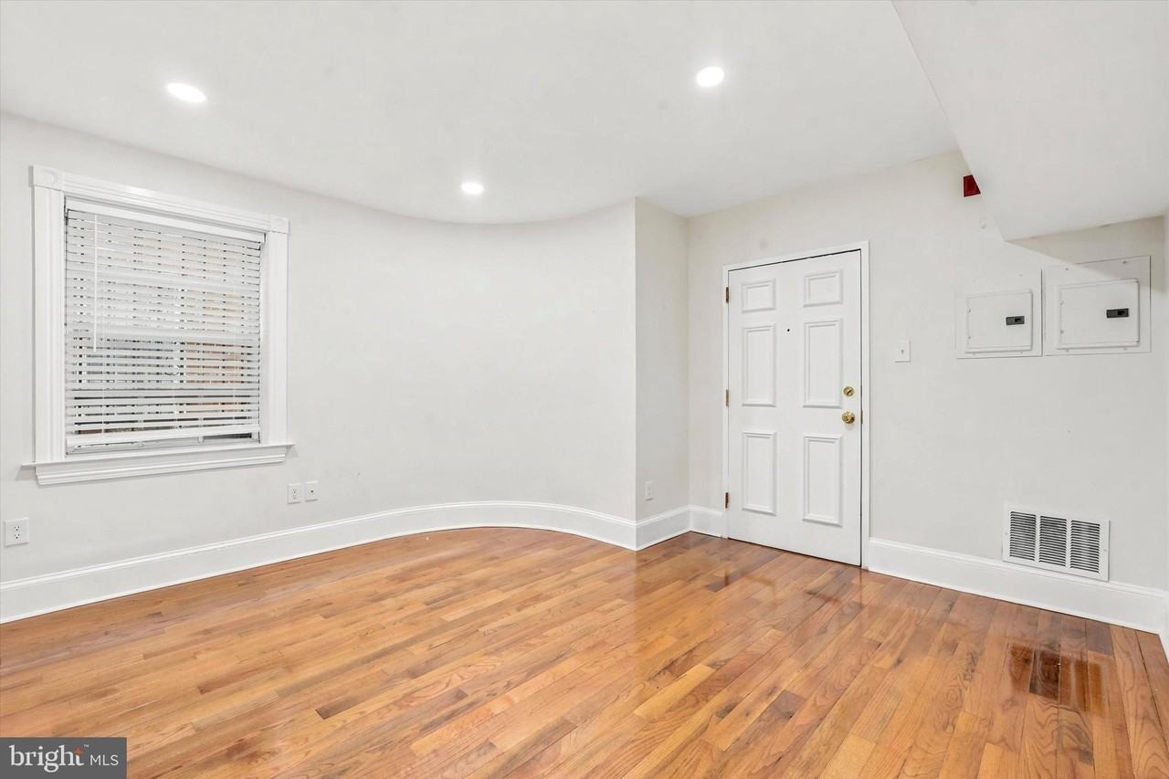 244 S 8th St #R - Photo 4 of 15