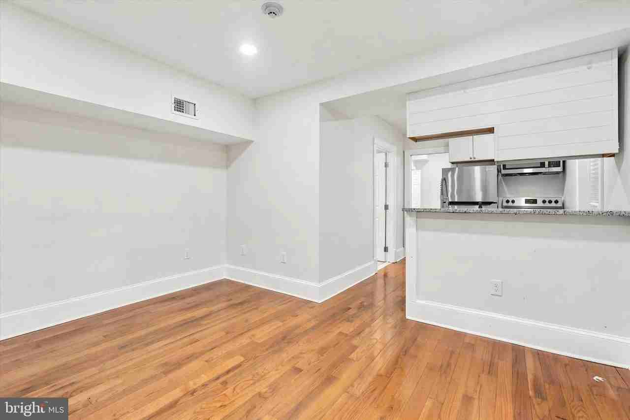 244 S 8th St #R - Photo 5 of 15