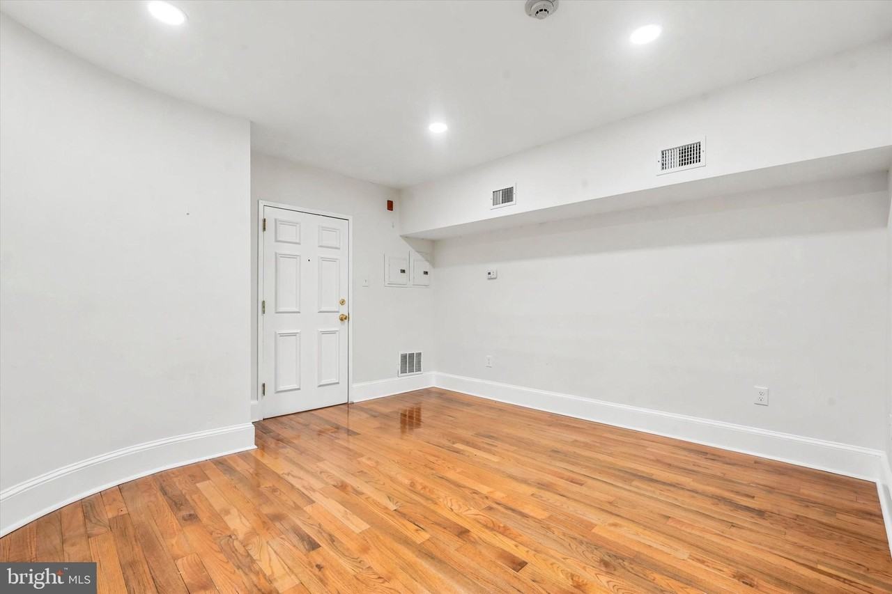 244 S 8th St #R - Photo 6 of 15