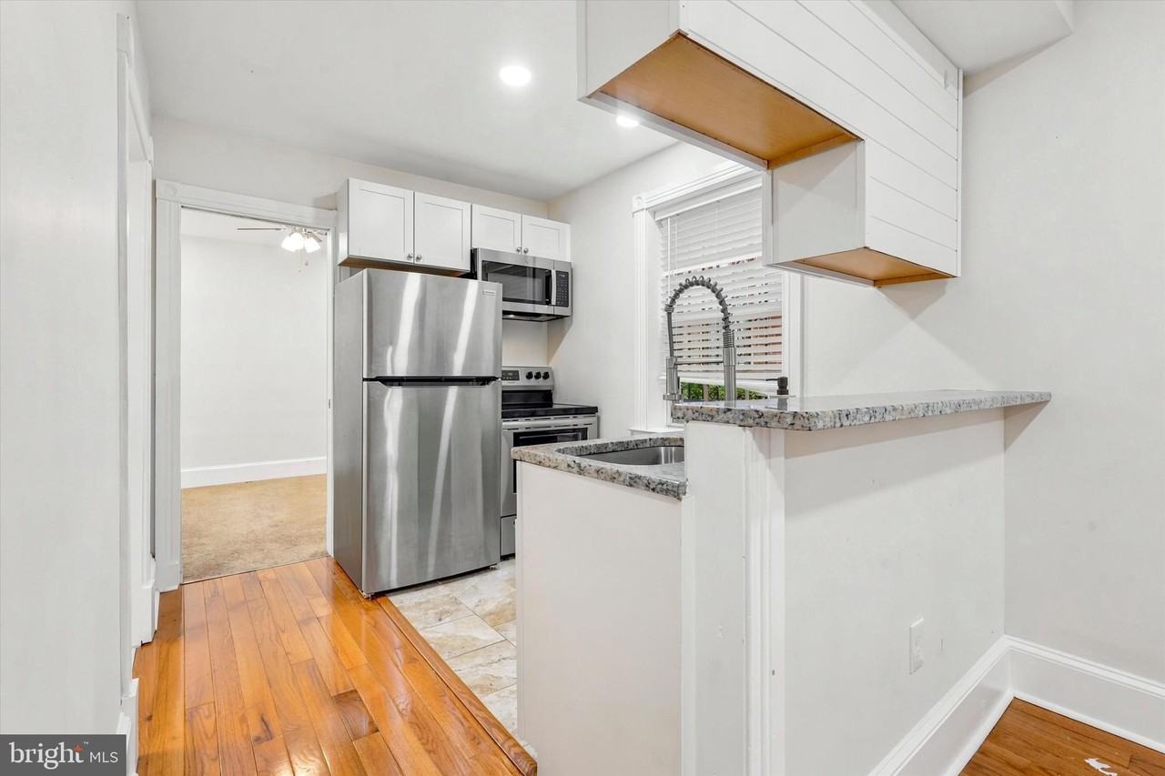 244 S 8th St #R - Photo 7 of 15