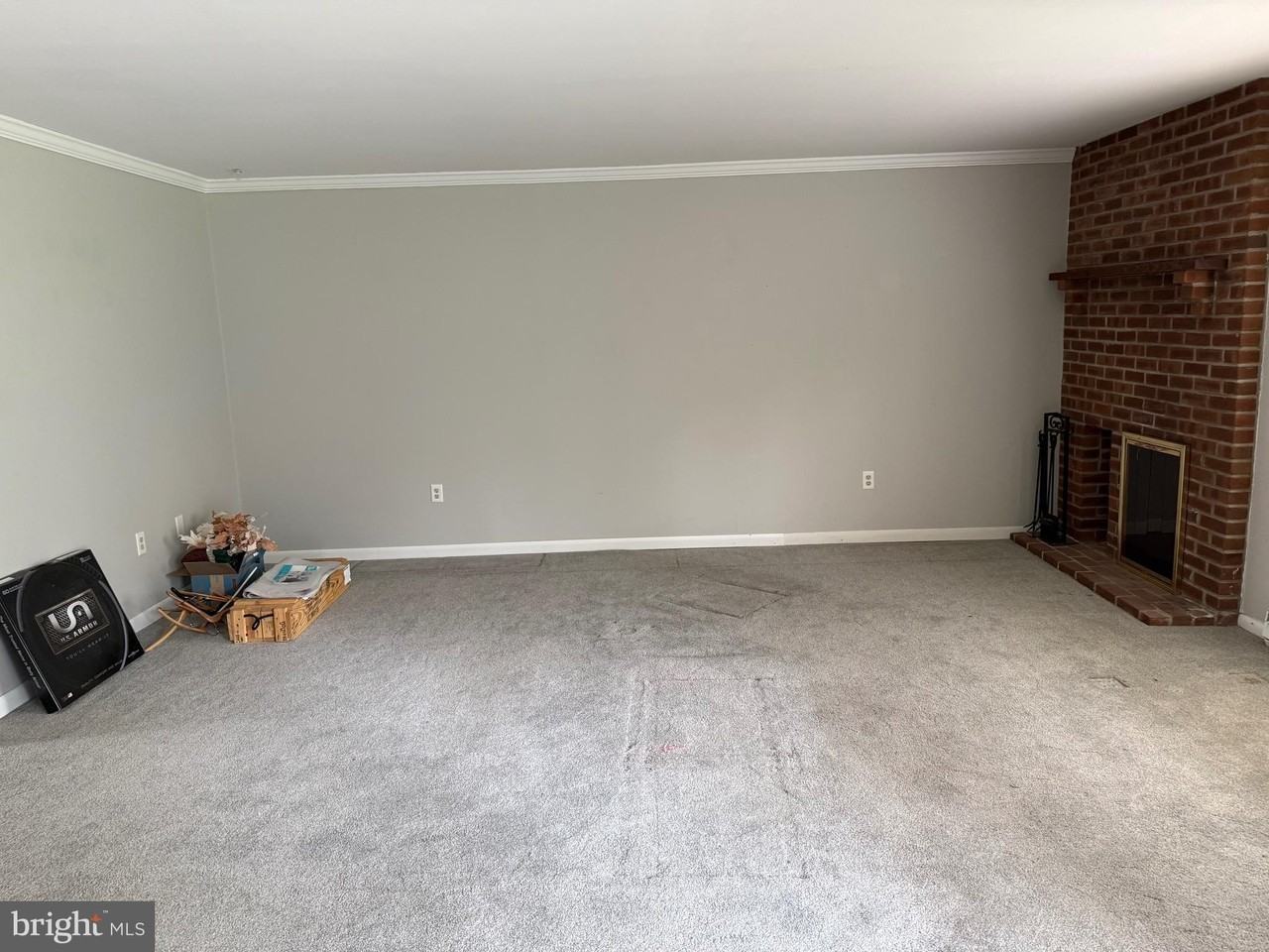 204 Village Rd - Photo 6 of 16