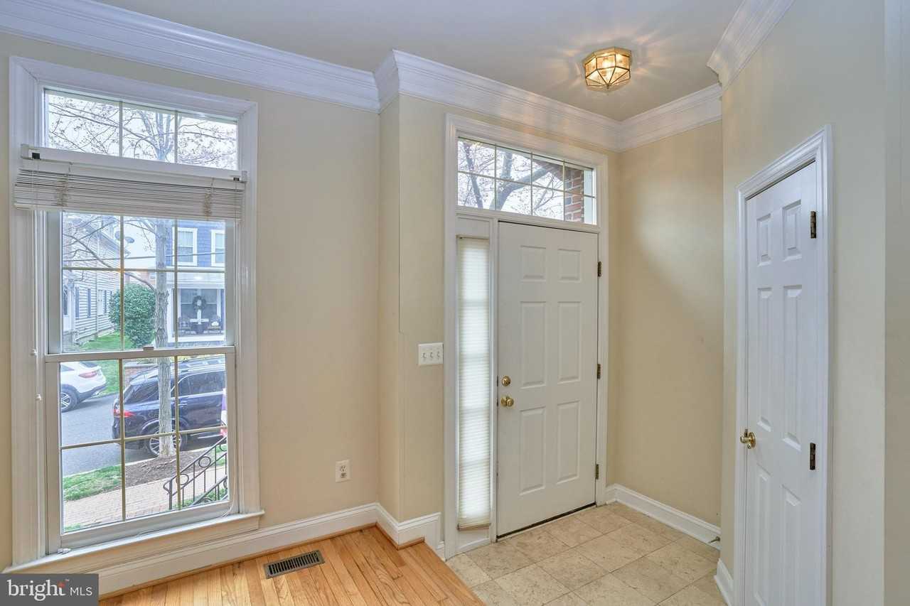 1759 22nd St N - Photo 5 of 37