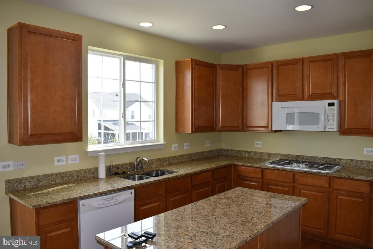 233 Morlyn Dr - Photo 2 of 33