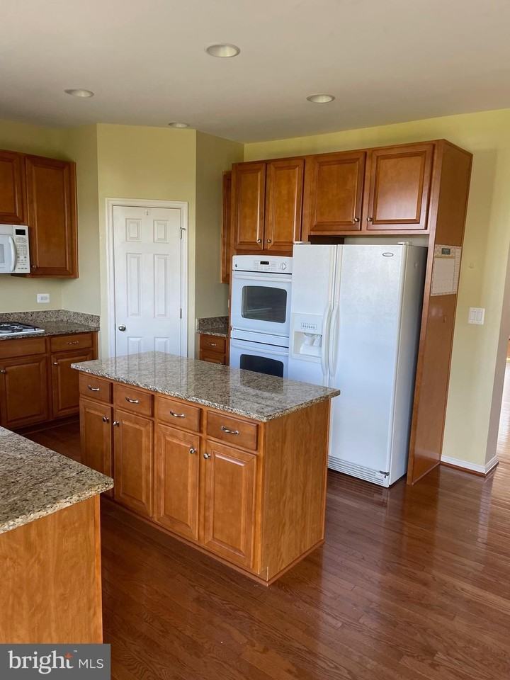 233 Morlyn Dr - Photo 3 of 33