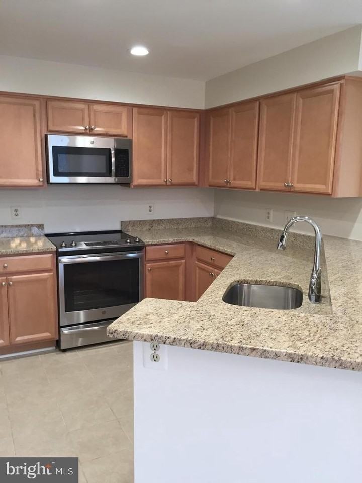 11242 Harbor Ct #1242 - Photo 4 of 8