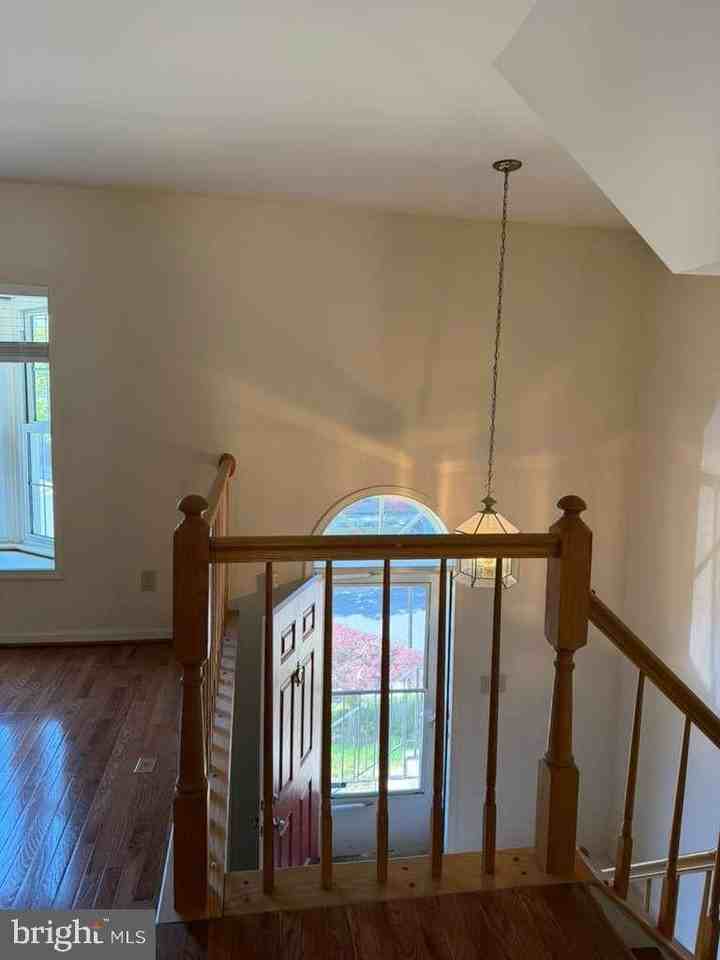 5976 Norham Dr - Photo 4 of 31