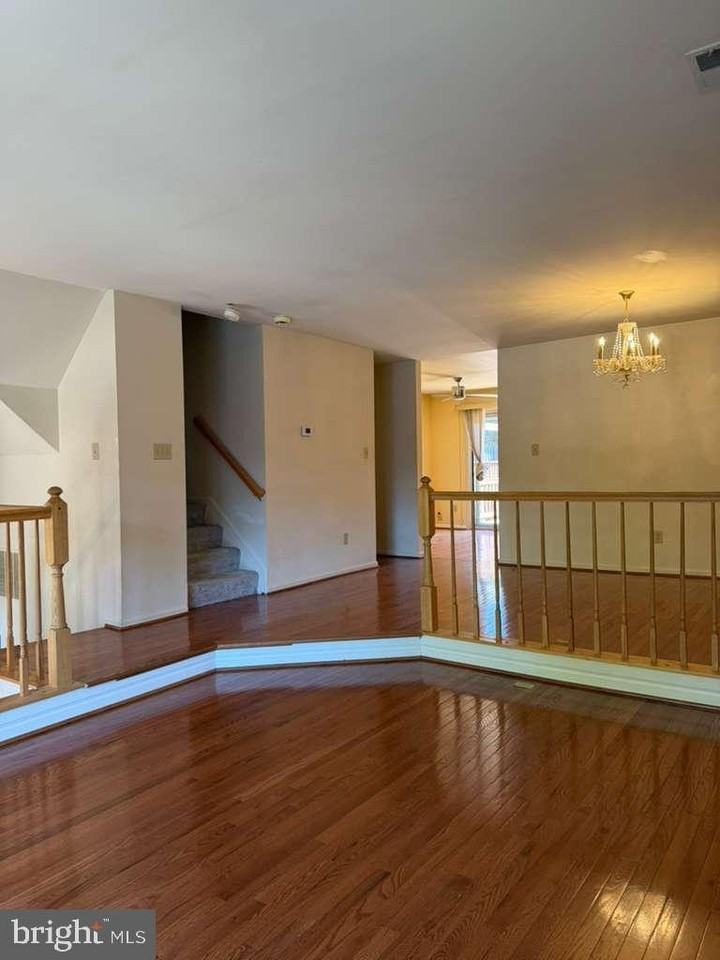 5976 Norham Dr - Photo 6 of 31