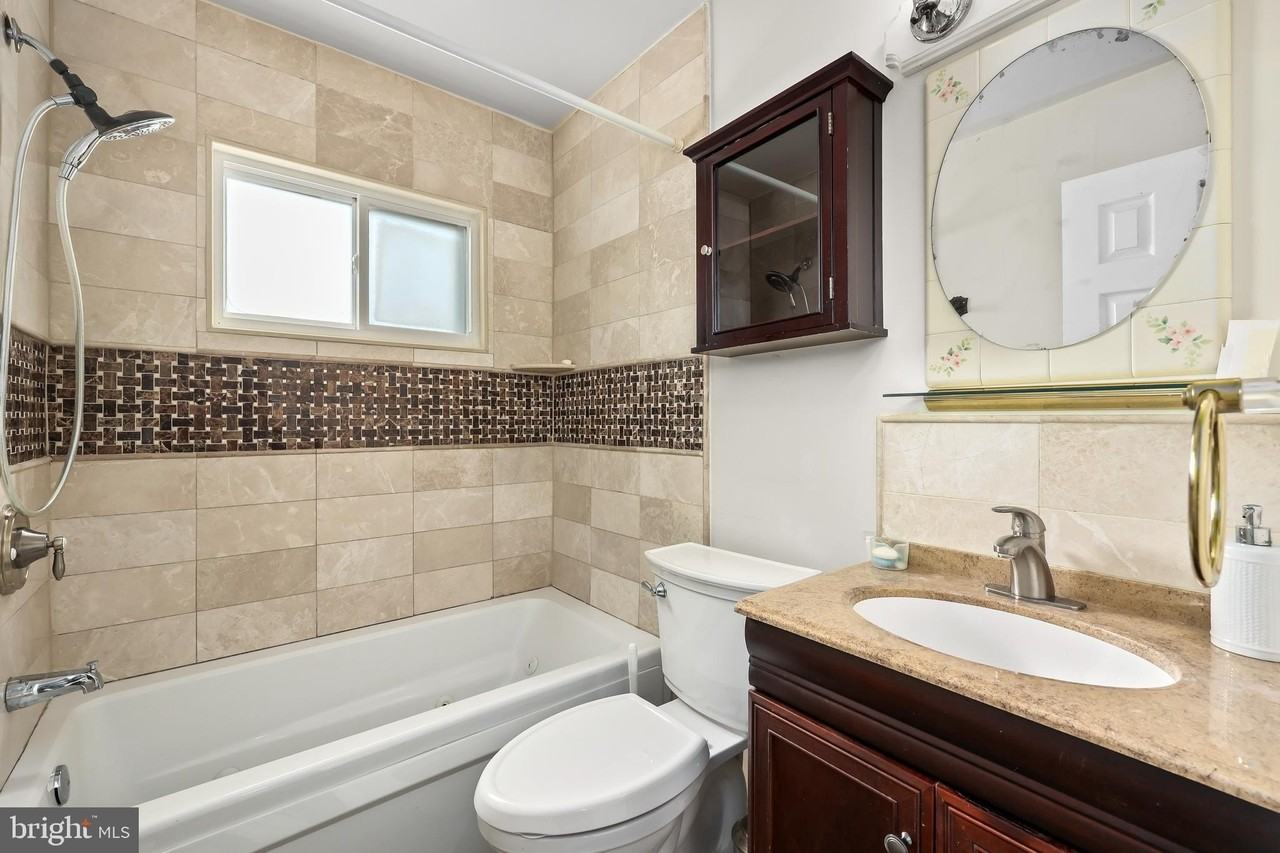 609 Jefferson St #18 - Photo 3 of 24