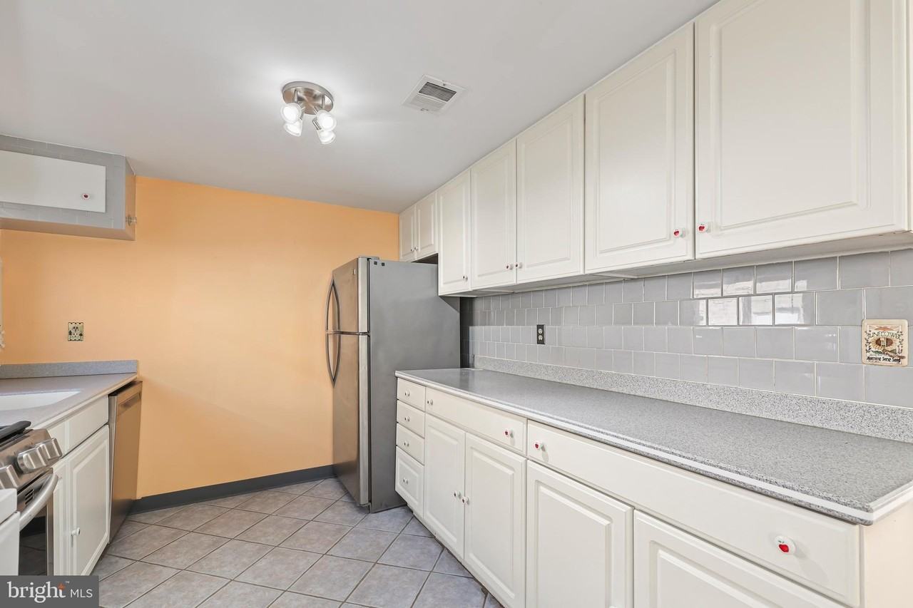 609 Jefferson St #18 - Photo 5 of 24