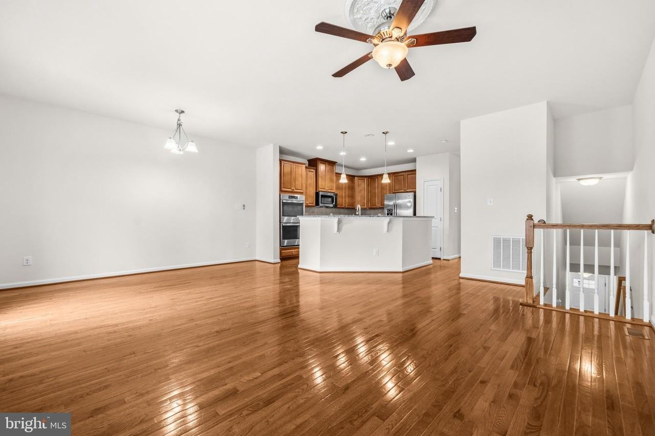 13675 Rockingham Ln - Photo 7 of 50