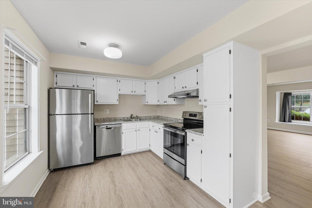 2753 Bixby Rd - Photo 4 of 22