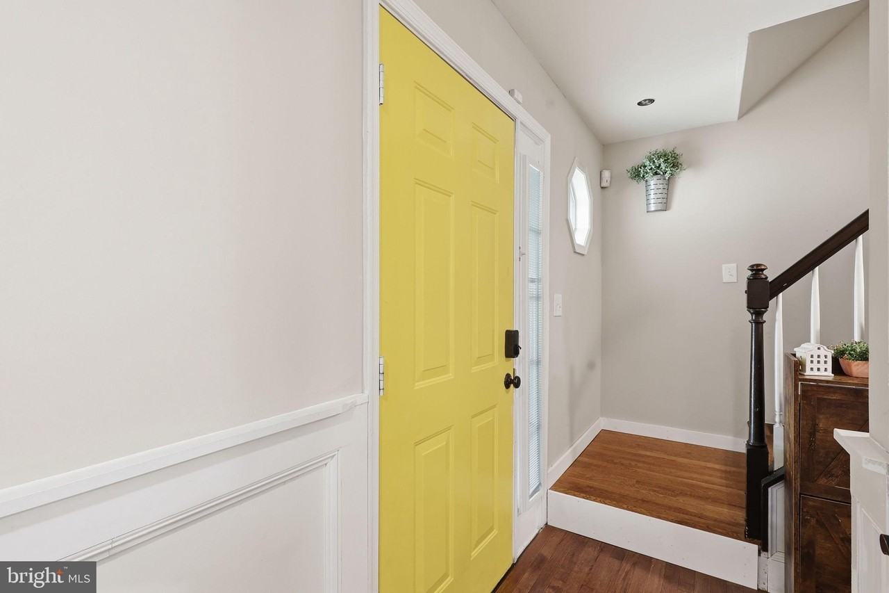 10106 S Fulton Dr - Photo 3 of 23