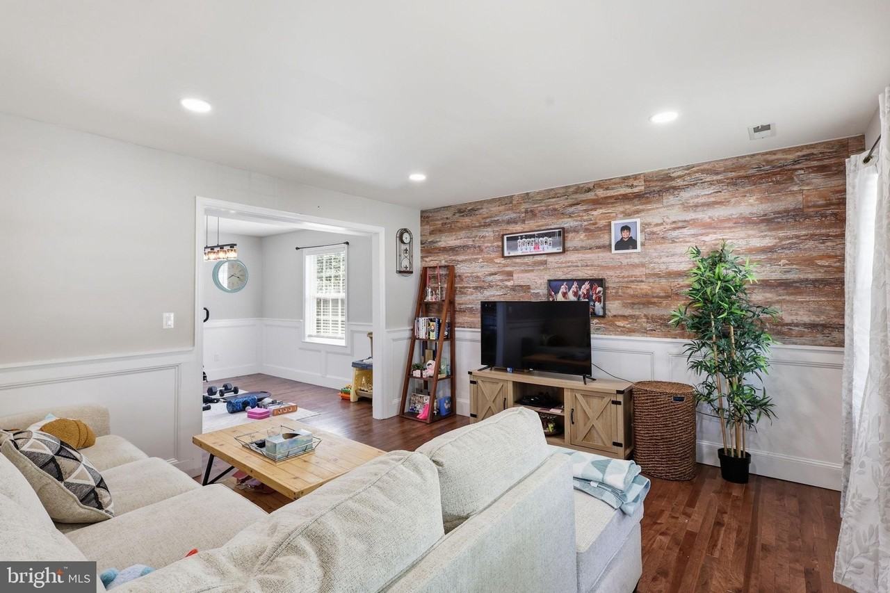 10106 S Fulton Dr - Photo 4 of 23
