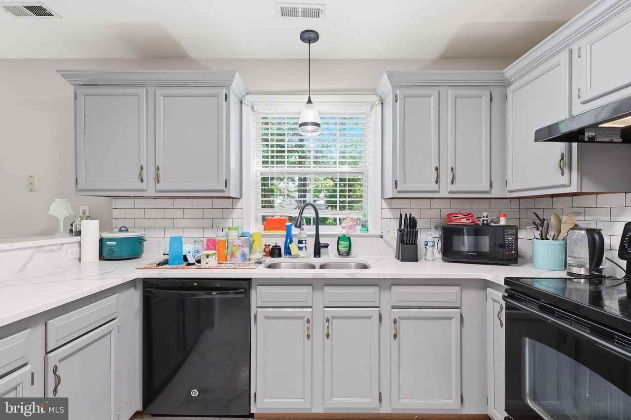 10106 S Fulton Dr - Photo 6 of 23