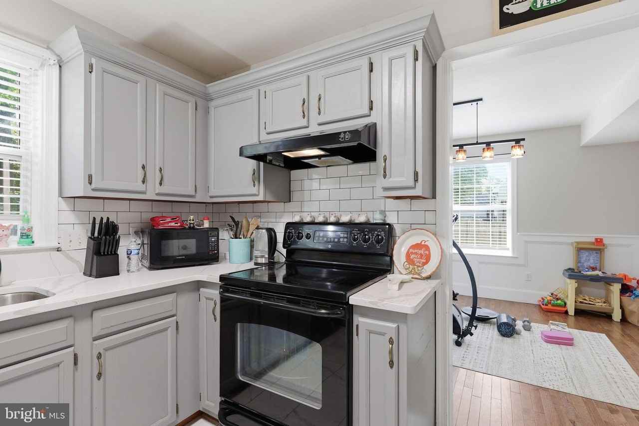10106 S Fulton Dr - Photo 7 of 23